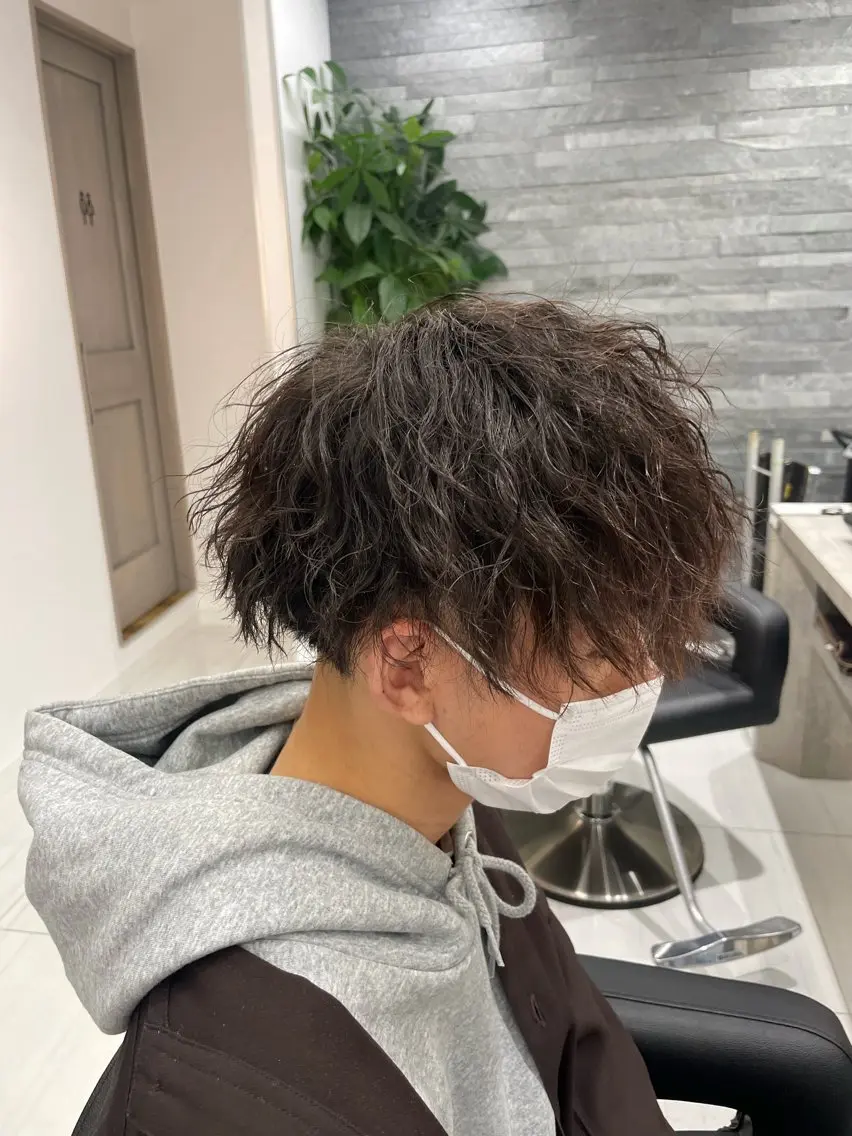メンズ メンズパーマ メンズツイストパーマ ツイストパーマ カット パーマ 飯田 祥哉のヘアスタイル