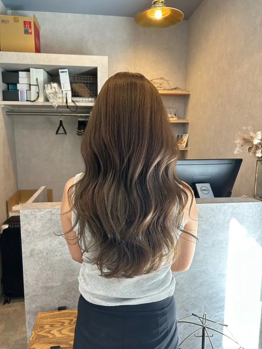 ロング カラー ベージュカラー 透明感カラー ハイトーンカラー オリーブベージュ いなみね はるきのヘアスタイル