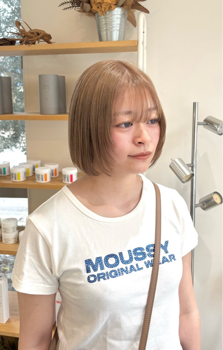 ショート カラー ベージュカラー ミルクティーベージュ 顔まわりレイヤー 顔周りカット レイヤーカット 根岸 麻菜のマツエク・マツパデザイン