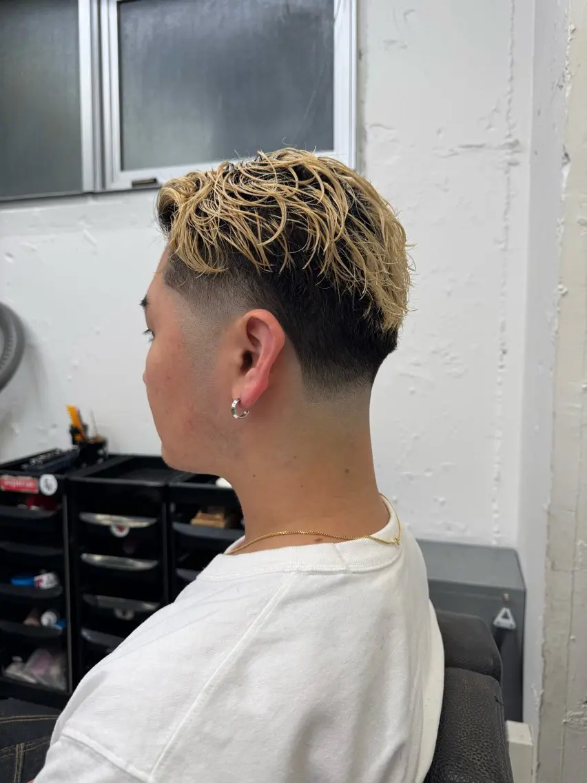 ショート メンズ センターパート フェードカット メンズショート スキンフェード スパイキーショート 💈メンズ特化💈 TASUKUのヘアスタイル