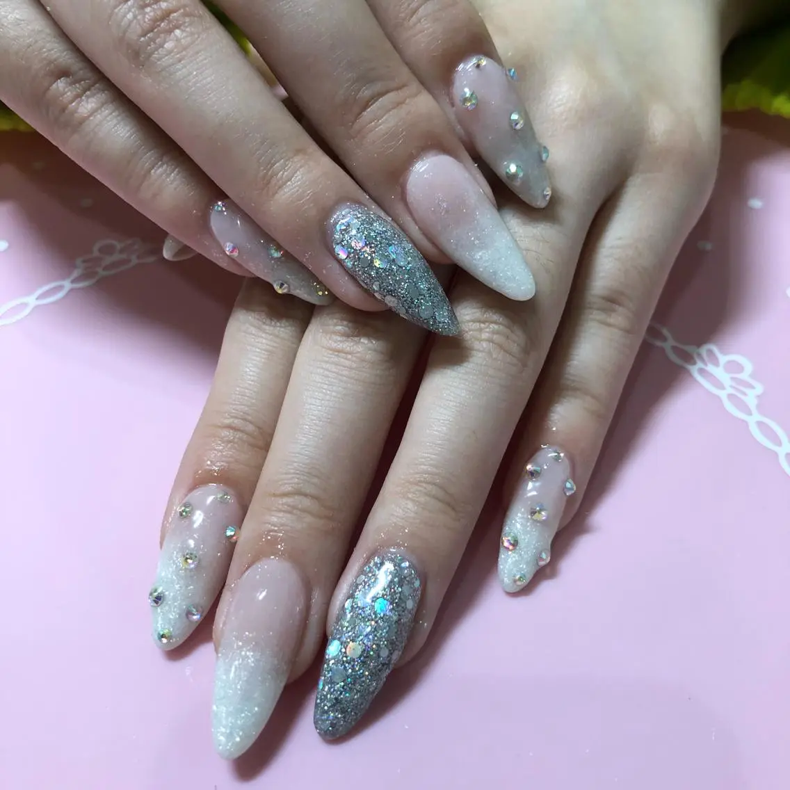 ミディアム ネイル ストーンネイル ハンドネイル 《LB》ラブリエ Nail&eyeのマツエク・マツパデザイン