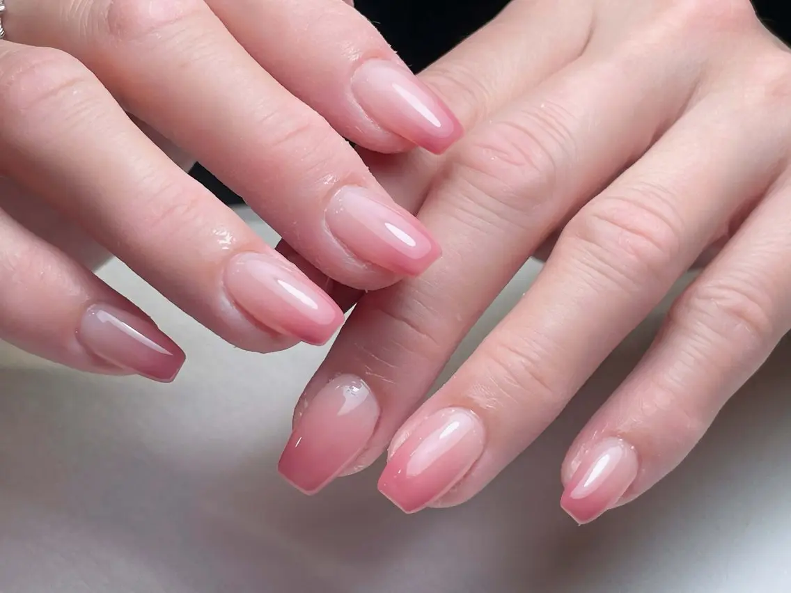 ネイル オーロラネイル フットネイル フレンチネイル ジェルネイル ガラスフレンチ ハンドネイル 中野駅から2分 MEO NAILのネイルデザイン