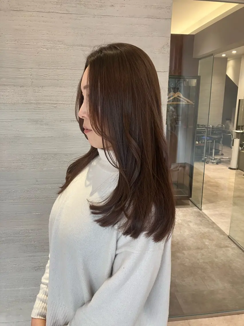 ロング レイヤーカット サキ🤍ハイトーン 🪩レイヤーカットのヘアスタイル