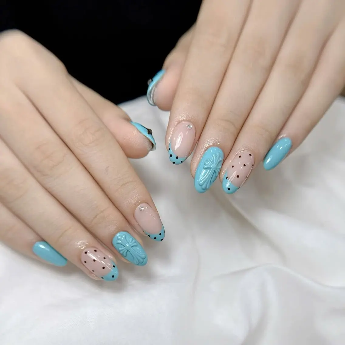 ネイル チークネイル ドット フレンチネイル グラデーション 韓国ネイル ハンドネイル Minette nailrinrinのネイルデザイン
