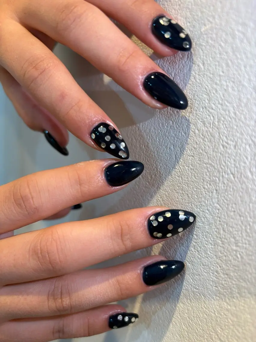 ネイル ドット ネイビー nué nail 【halu】のネイルデザイン