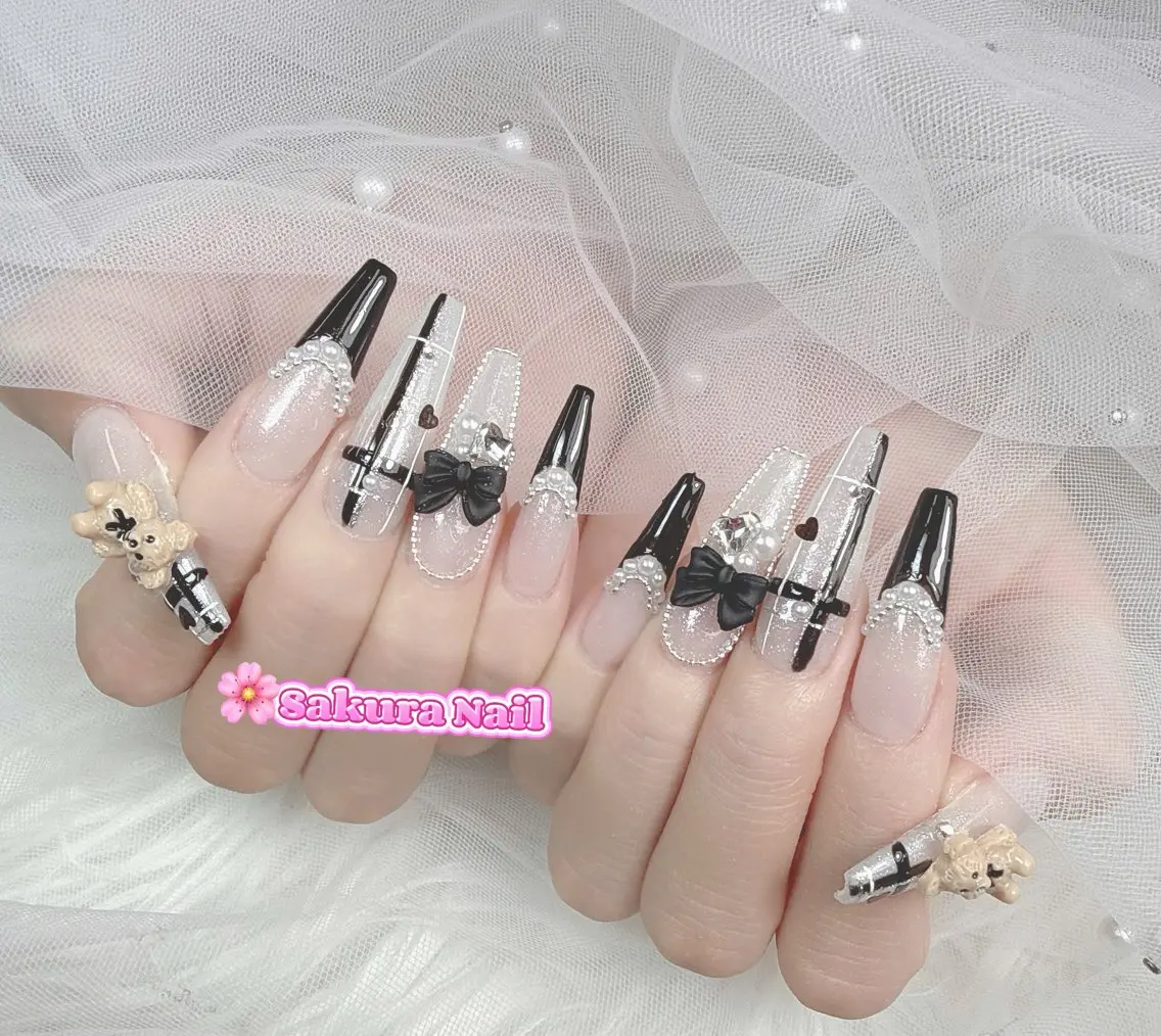 ネイル アートネイル オーロラネイル ボルドー チークネイル フレンチネイル ハンドネイル Sakura Nail Salonのネイルデザイン
