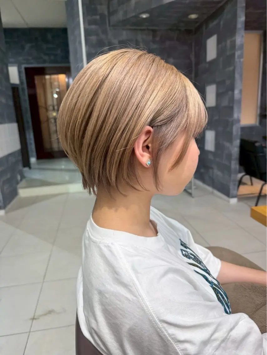 ショート カラー ベージュカラー ブリーチ ミルクティーベージュ ⭐️佐藤壮也⭐️ 柔らかモテカラー🤎のヘアスタイル
