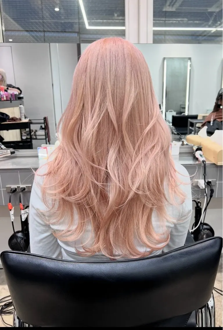 ロング ヘアカラー るかハイトーンピンク カラー/プルエクステのヘアスタイル