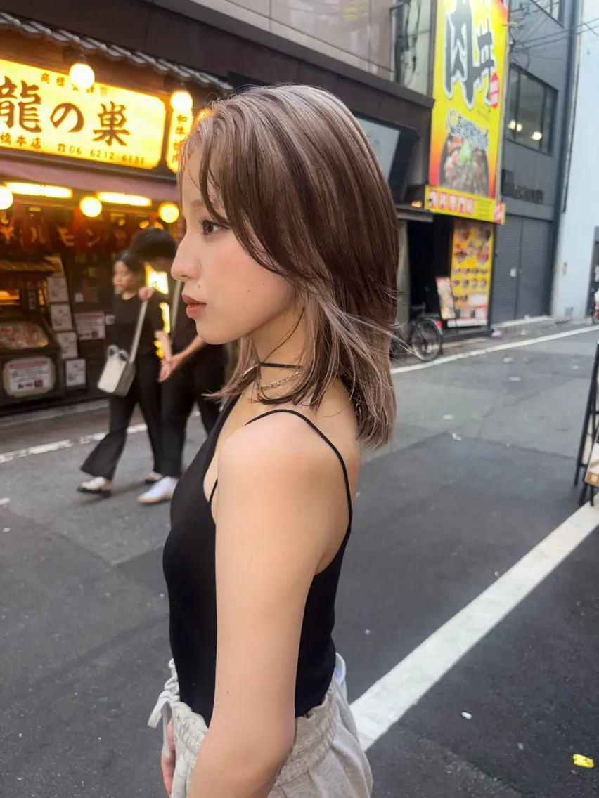 ミディアム カット ヘアカラー 心斎橋/デザインカラ ー/海外風/ナツミのヘアスタイル