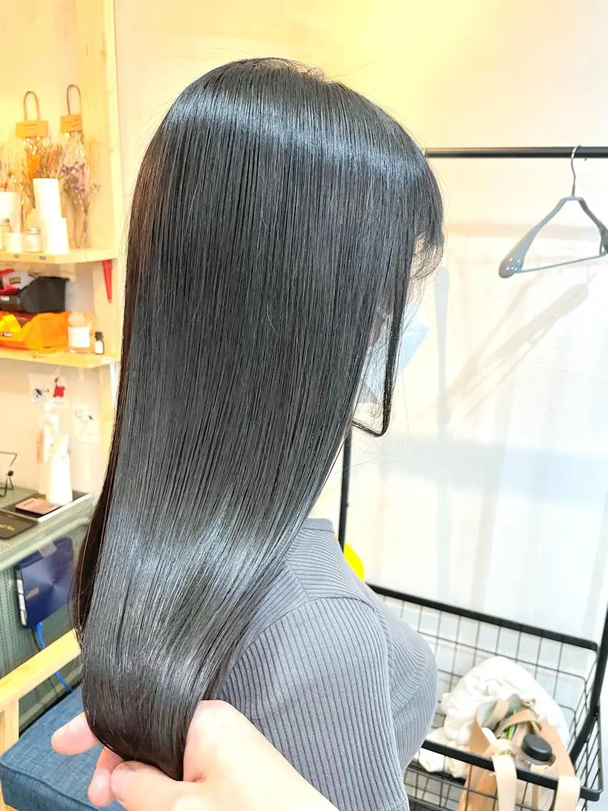 カット縮毛矯正+ウルトワトリートメント(髪質を見てストパーやコスメ、酸性系等相談可能)の写真