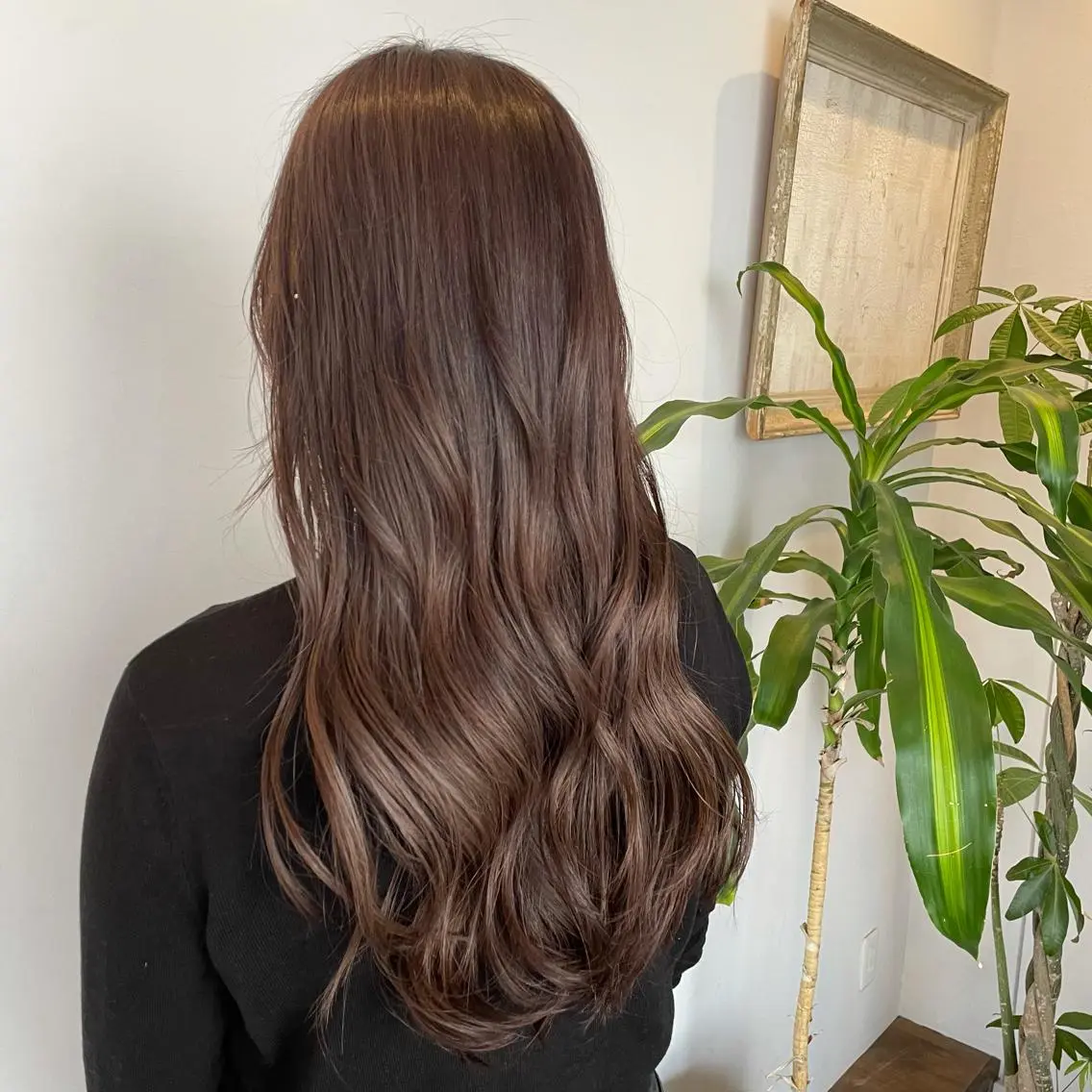 ロング ラベンダーベージュ ZAZA ASAMIのヘアスタイル