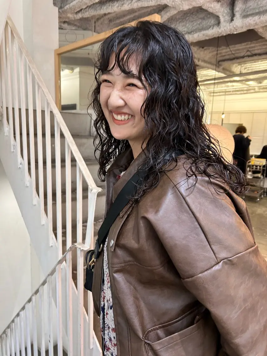 セミロング パーマ 中谷 友莉花のヘアスタイル