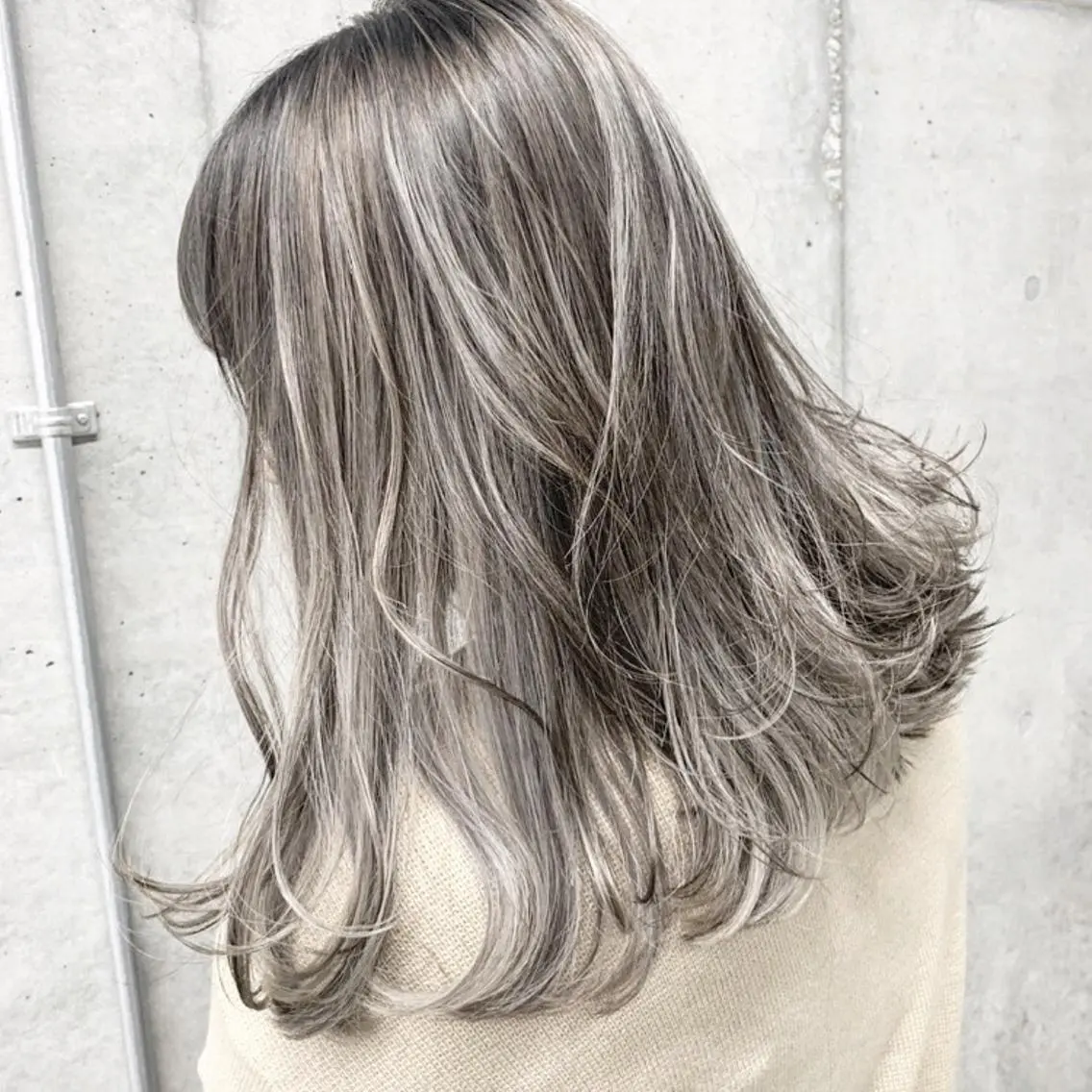 セミロング カラー ヘアアレンジ 黒髪 ブリーチ ダブルカラー 【公式】amble luxe池袋東口🩷のヘアスタイル