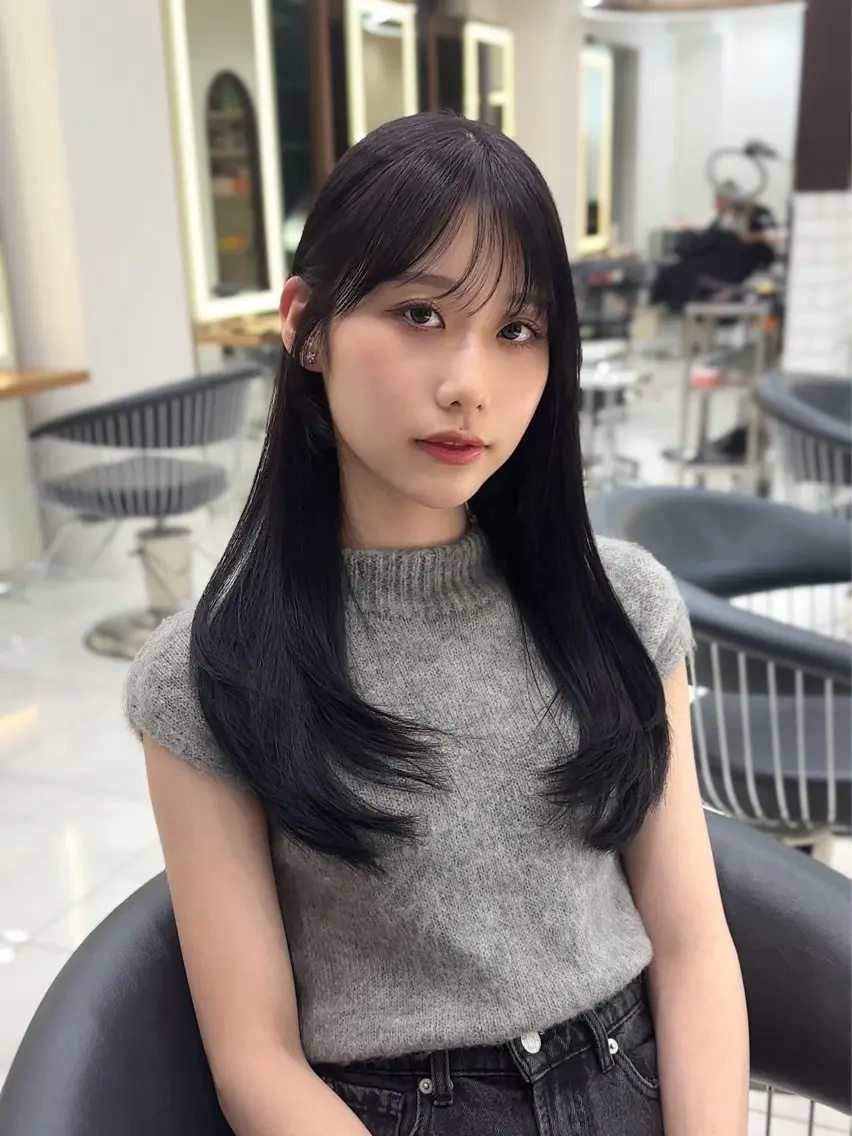 セミロング レイヤーカット ローレイヤー 縮毛矯正特化 髪質改善辻良輝のヘアスタイル