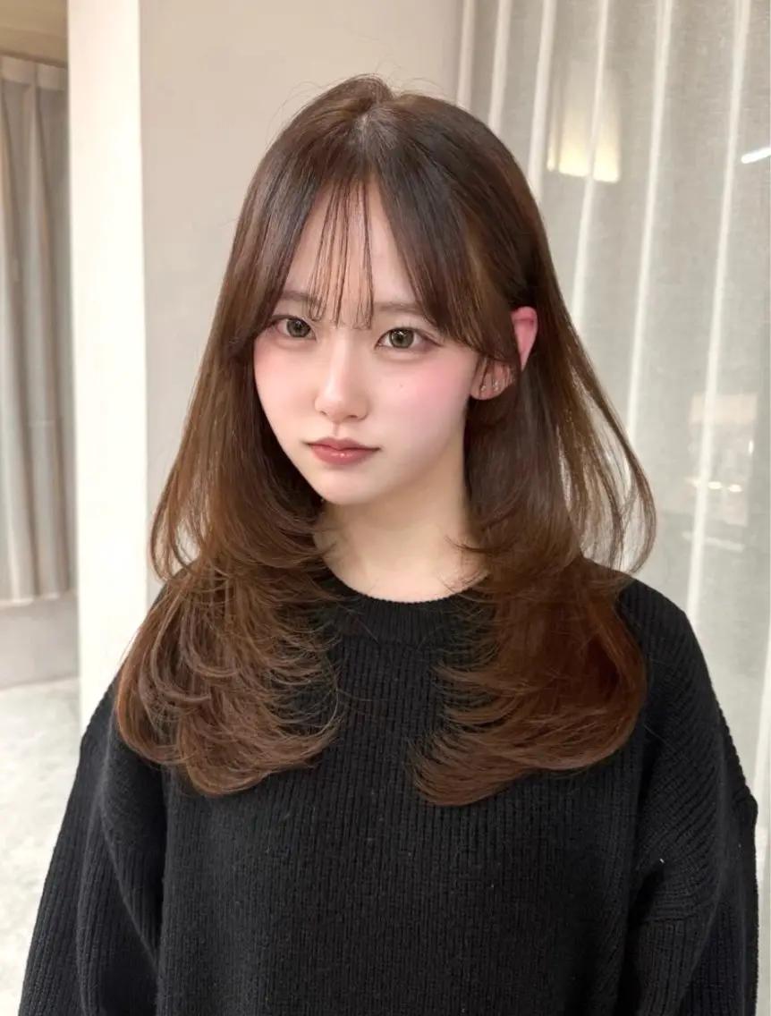 ミディアム くびれヘア 顔周りカット ハイレイヤー 韓国風ヘア レイヤーカット カット ヘアカラー 上之浦 咲那のヘアスタイル