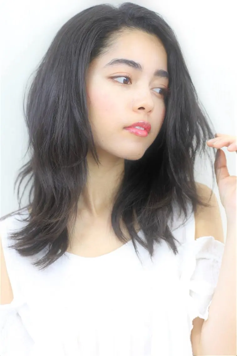 セミロング ハイライト 髪質改善 レイヤーカット 縮毛矯正 トリートメント ヘッドスパ 山村 伸一のヘアスタイル