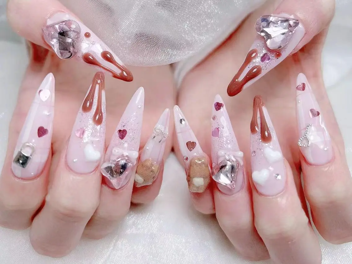 ネイル 長さ出し キラキラネイル 韓国ネイル ロングネイル マグネットネイル ハンドネイル ハンドケア Yuki🌸 nailのネイルデザイン