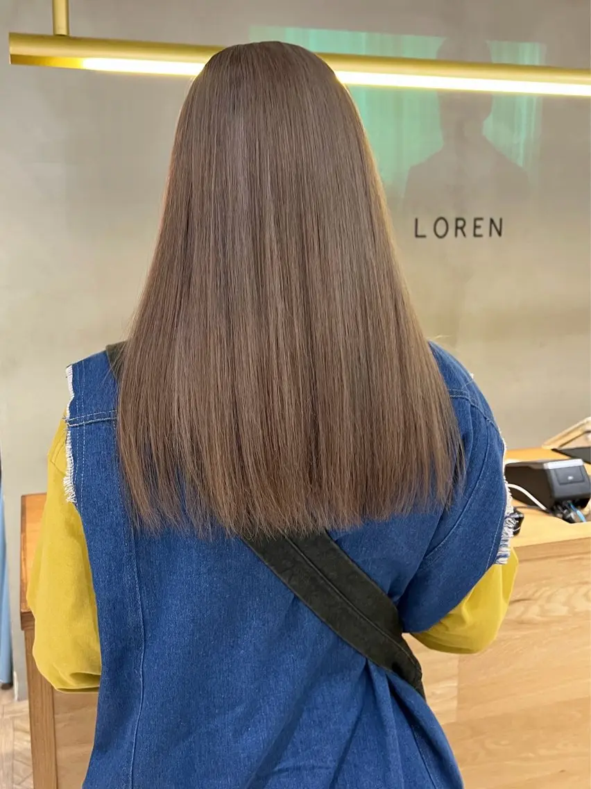 ロング レイヤーカット ＆透明感カラーのヘアスタイル