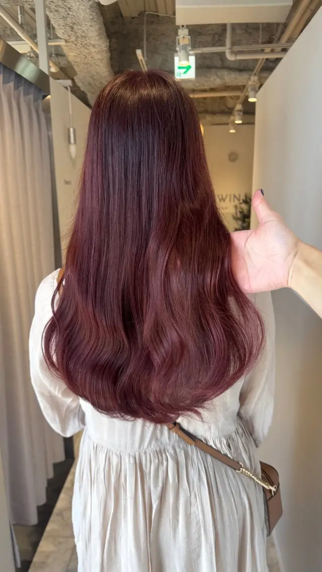 ロング カラー ブリーチ ブリーチなしカラー ピンクカラー ロング カット ヘアカラー トリートメント SHOTA/池袋個室 上品な艶･暖色 🫧のヘアスタイル