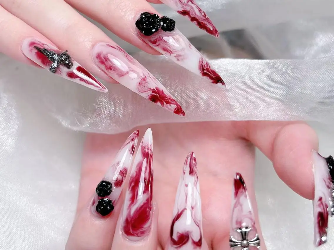 ネイル 長さ出し キラキラネイル 韓国ネイル ロングネイル マグネットネイル ハンドネイル ハンドケア Akira✨ nailのネイルデザイン