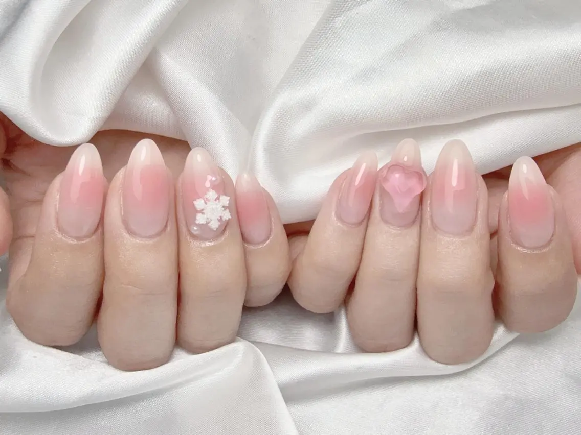 ネイル オーロラネイル チークネイル 長さ出し フラッシュネイル フレンチネイル ハンドネイル ハンドケア 💅Nail Boutiqueのネイルデザイン