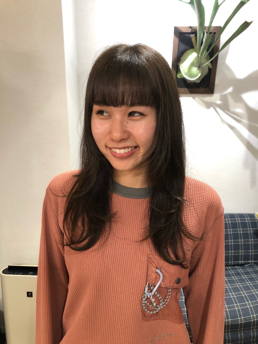 セミロング カット 竹口 莉央のヘアスタイル