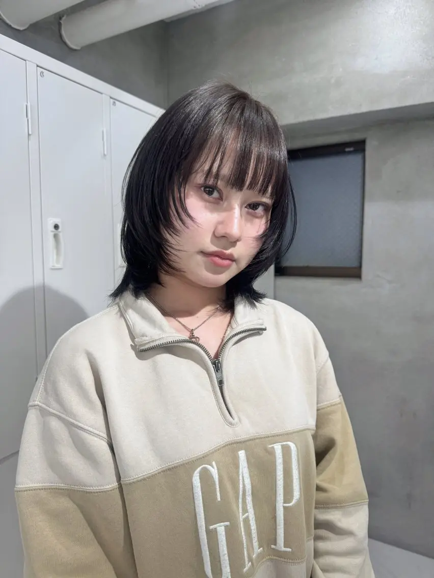 ミディアム カット ヘアカラー トリートメント Manami🖤 レイヤー×ハイトーンのヘアスタイル