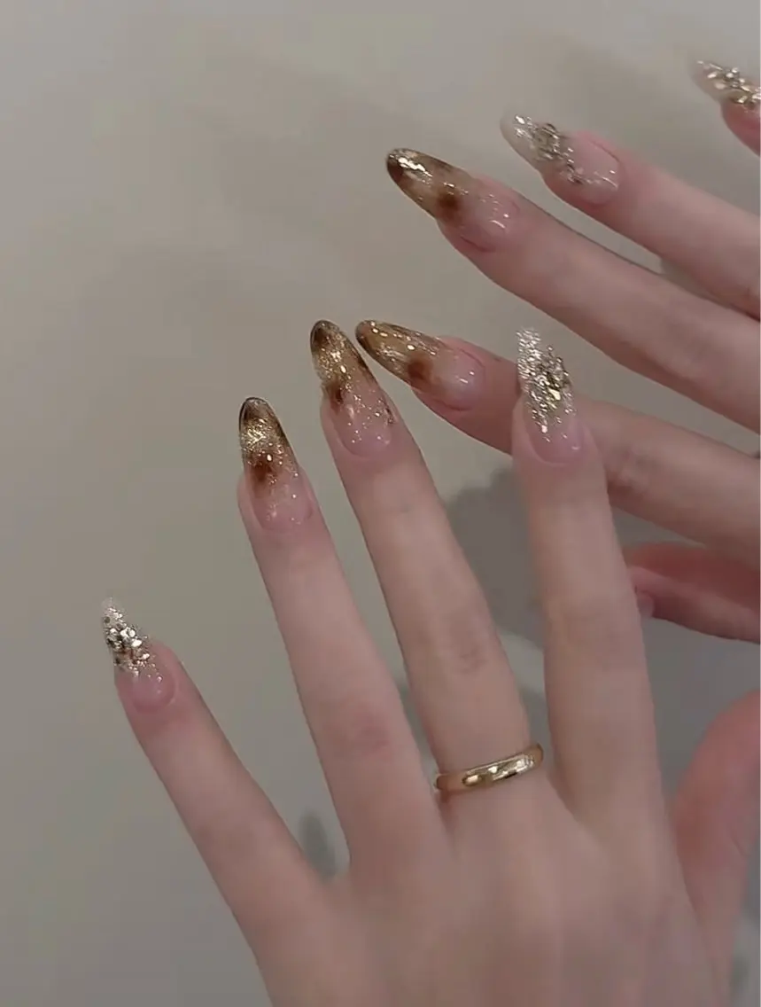 ネイル アートネイル チークネイル 長さ出し フラッシュネイル キラキラネイル ハンドネイル ハンドケア For you. Nail Salonのネイルデザイン