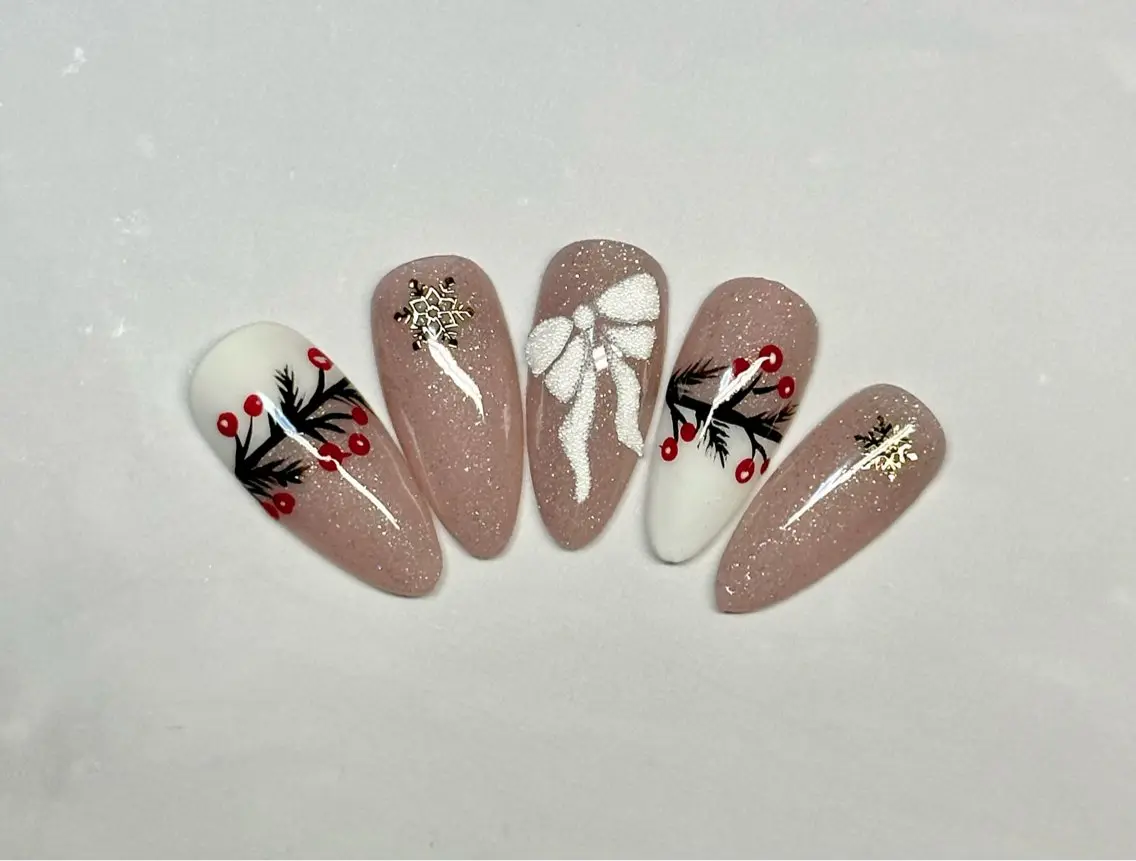 ネイル アートネイル リボン 冬ネイル クリスマス Mai’s nailのネイルデザイン
