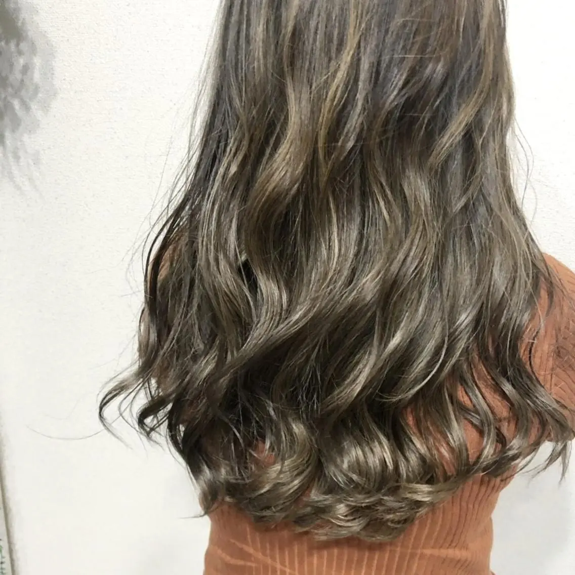 カラー ヘアアレンジ ロング ベージュカラー ハイライトカラー ハイライト See by merの眉毛・アイブロウイメージ