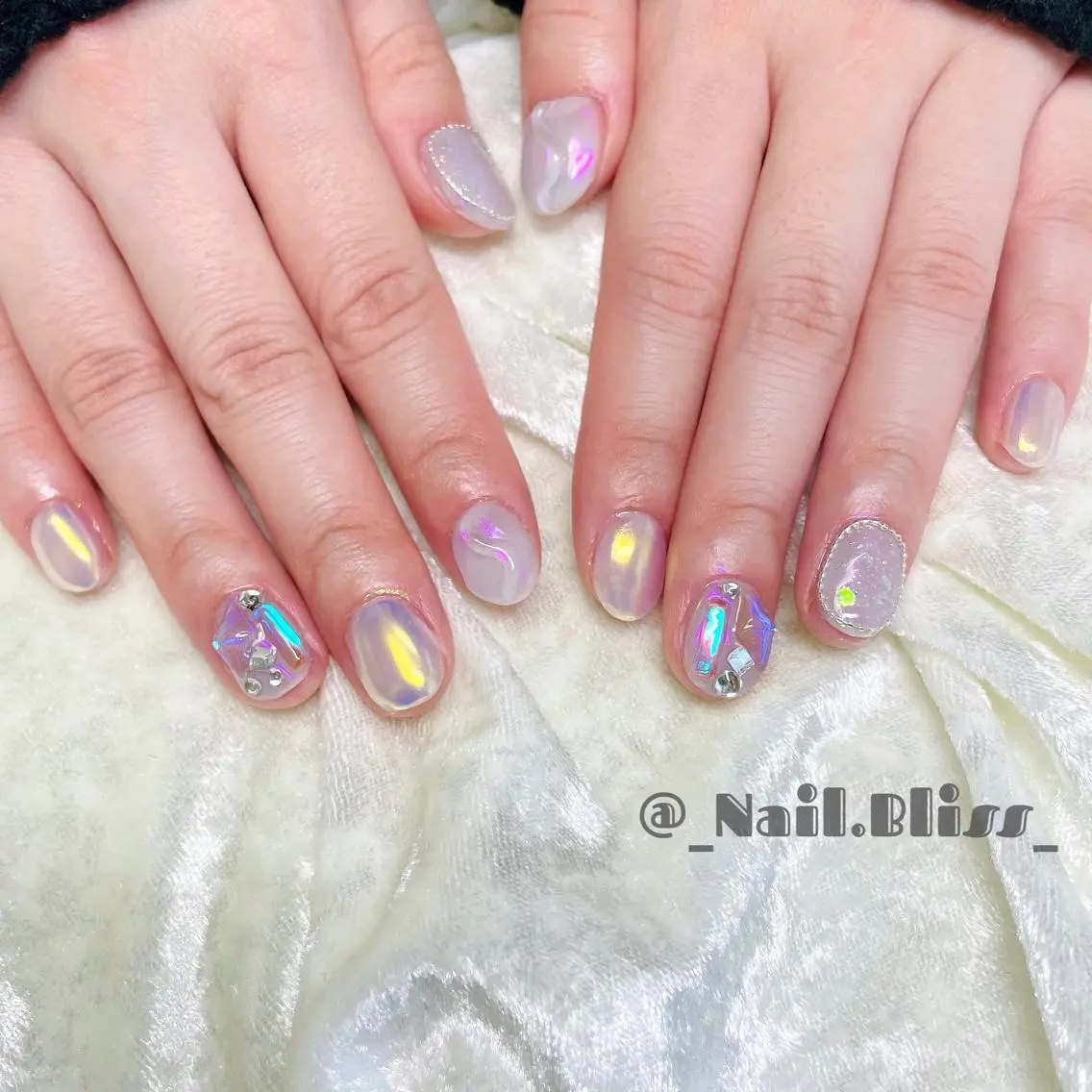 ネイル オーロラネイル 氷ネイル・うるうるネイル ハンドネイル NAIL BLISSのネイルデザイン