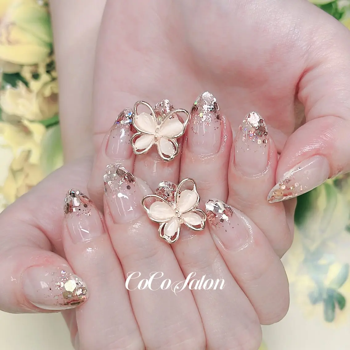 ネイル ジェルネイル ゴールド グラデーション ホログラムネイル キラキラネイル CoCoSalon ネイル/まつ毛予約のネイルデザイン