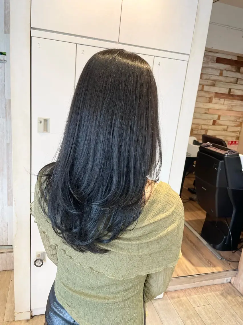 ロング カラー アッシュ レイヤーカット ✨横須賀髪質改善✨️ 加藤 百音のヘアスタイル
