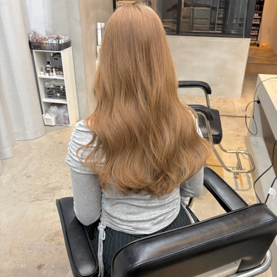 ロング カラー ベージュカラー ブリーチ カット ヘアカラー トリートメント はちすか るかのヘアスタイル
