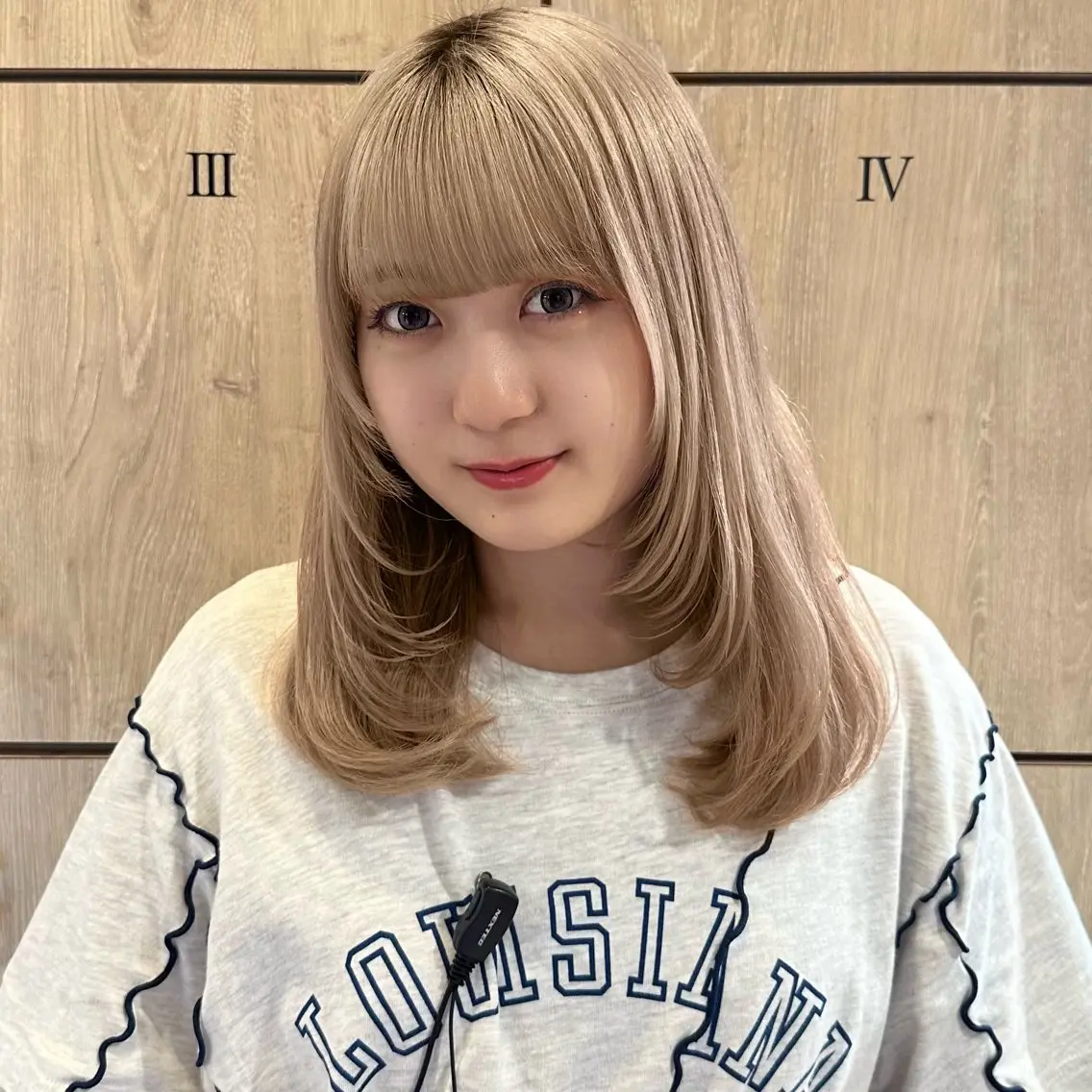 セミロング カラー 柔らかいbeige ¦韓国¦🩰マユ🩰のヘアスタイル