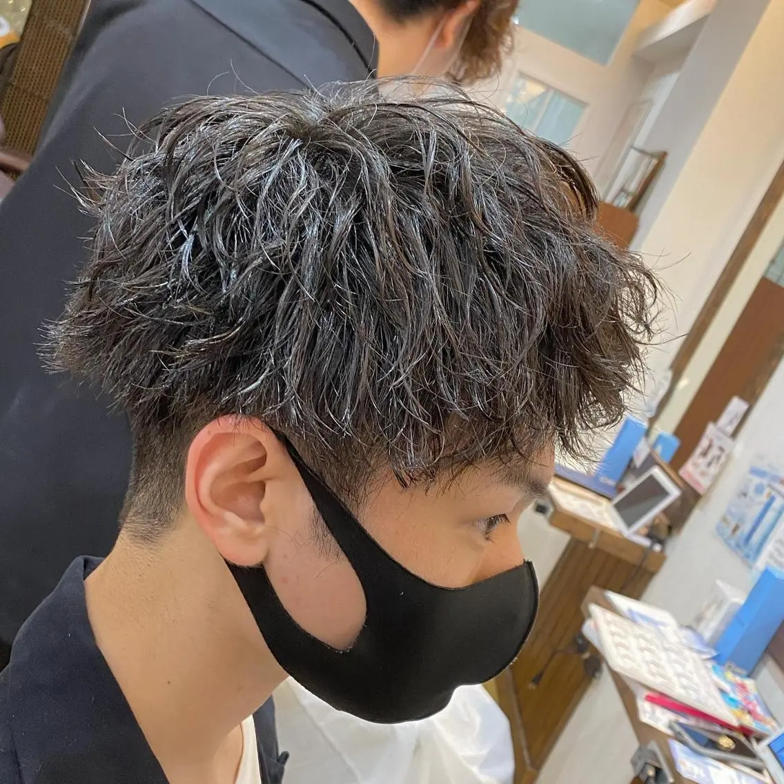 パーマ メンズ センターパート マッシュ メンズパーマ 学生（メンズ向け） メンズツイストパーマ 原田 涼矢のヘアスタイル