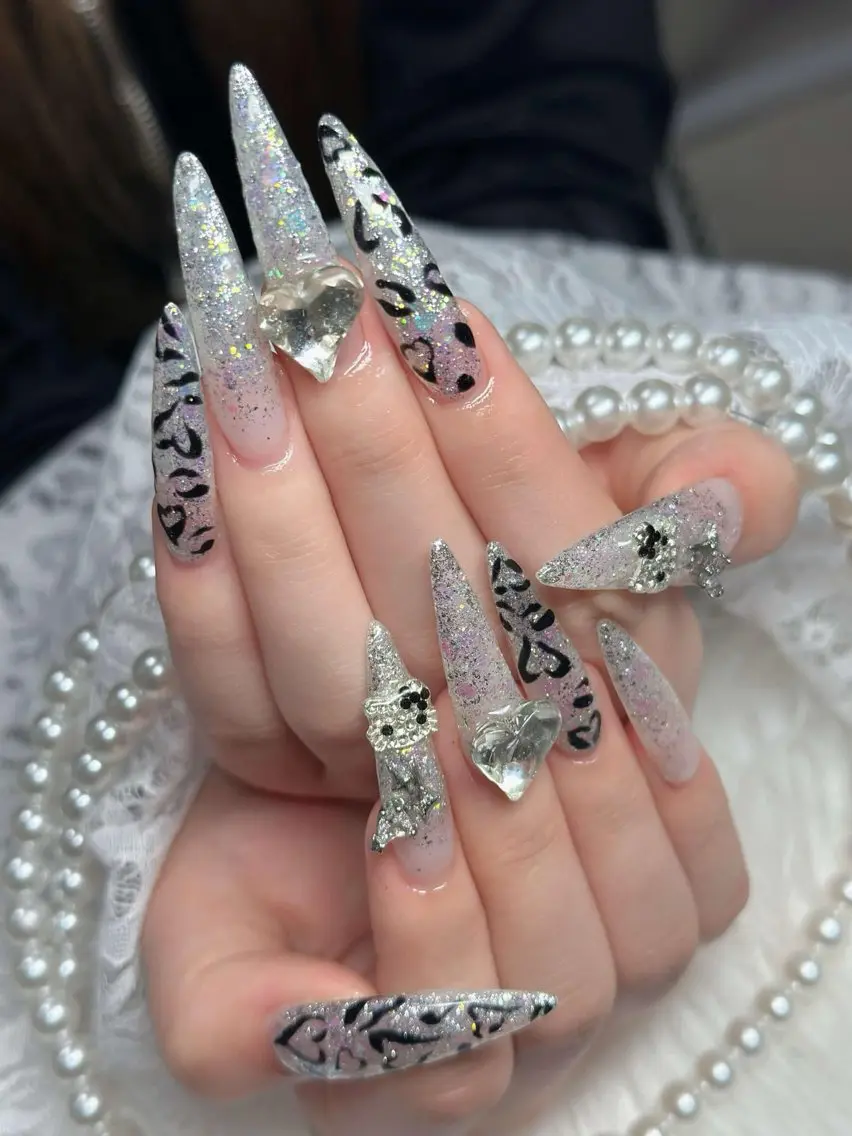 ネイル フレンチネイル ジェルネイル ガラスフレンチ ハロウィン ハート ハンドネイル H.baby Nail Salonのネイルデザイン