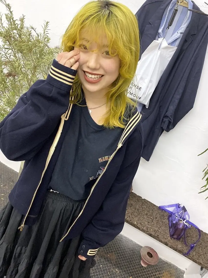 ミディアム qiie リタッチ 黒染め　ワンカラーのヘアスタイル
