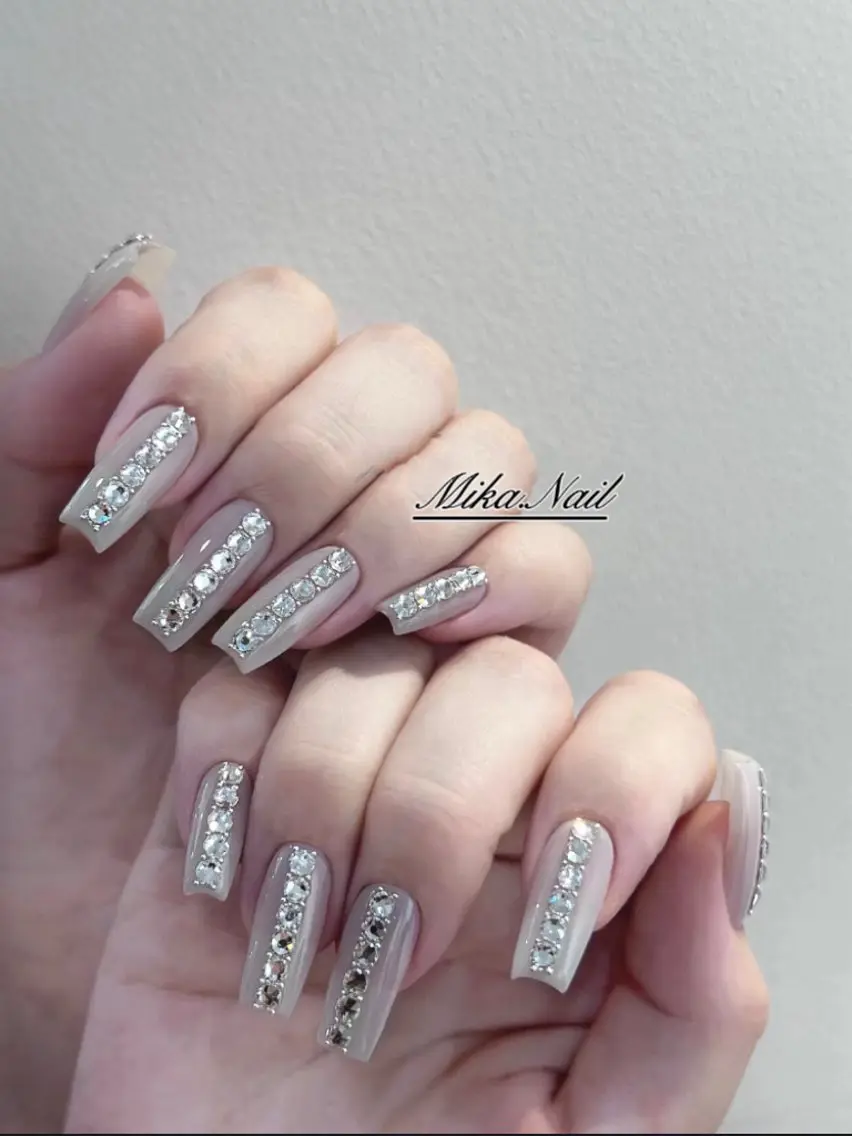 ネイル ストーンネイル Mika Nailのネイルデザイン