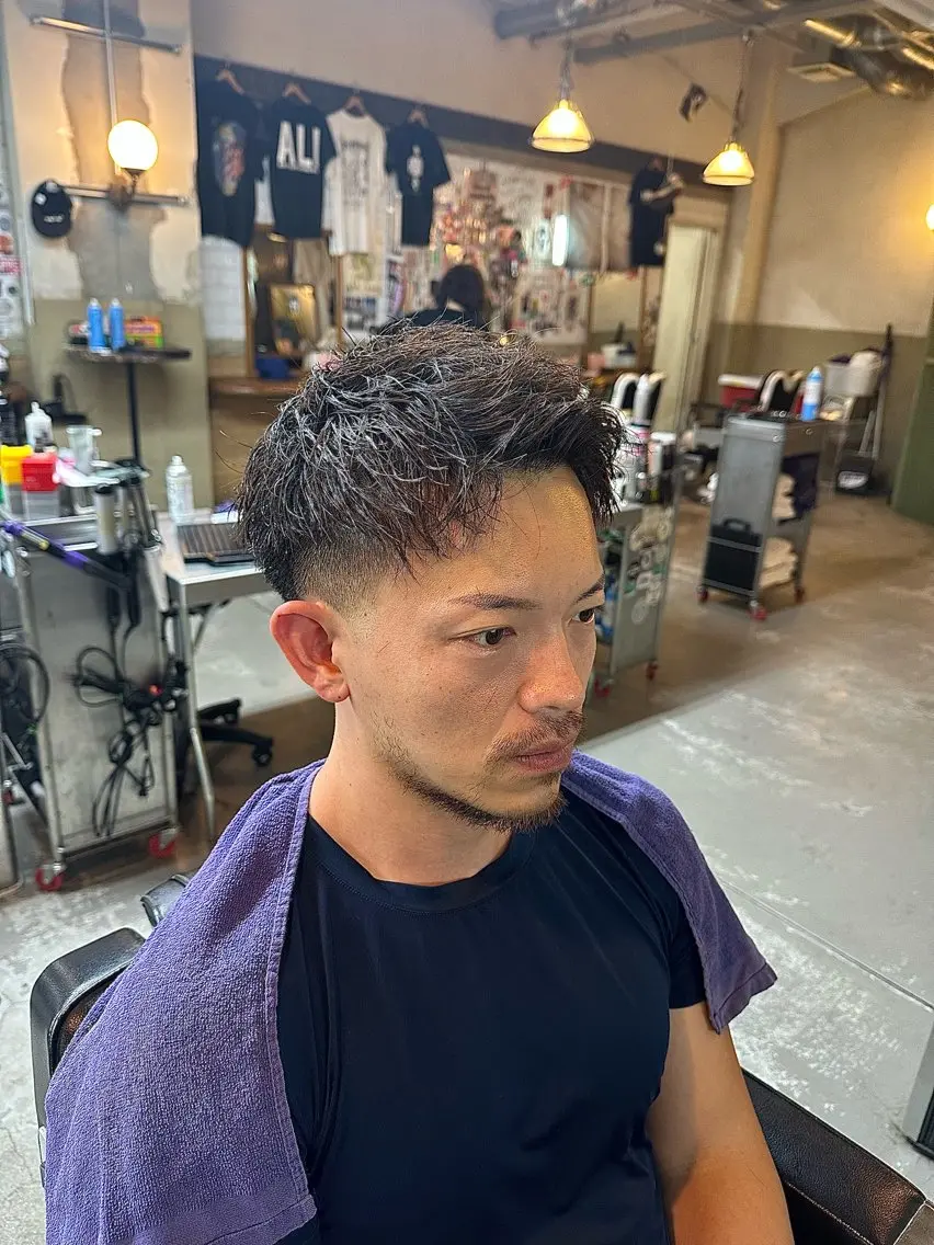 ショート メンズ フェードカット スキンフェード 似合わせカット カット モチヅキ タツキのヘアスタイル
