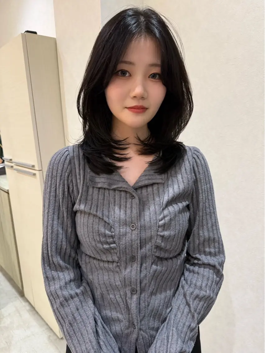 ミディアム カラー 透明感カラー ダークグレー ダークグレージュ グレージュ ヘアカラー 中野 芽郁のヘアスタイル