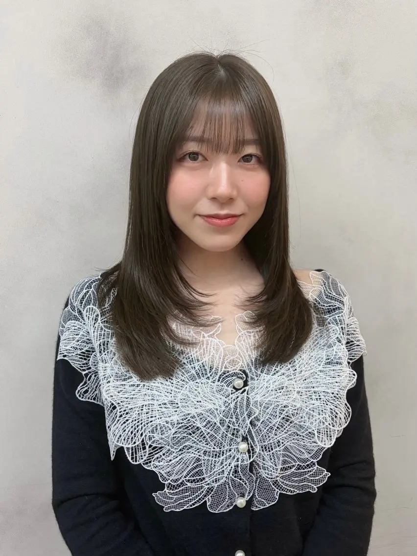 ミディアム 伸ばしかけ 似合わせカット オリーブ/ベージュ/ 透明感/長野/しづきのヘアスタイル
