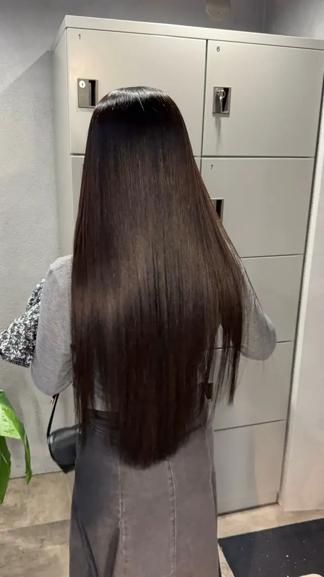 ロング カット ヘアカラー トリートメント 岡田 大樹のヘアスタイル