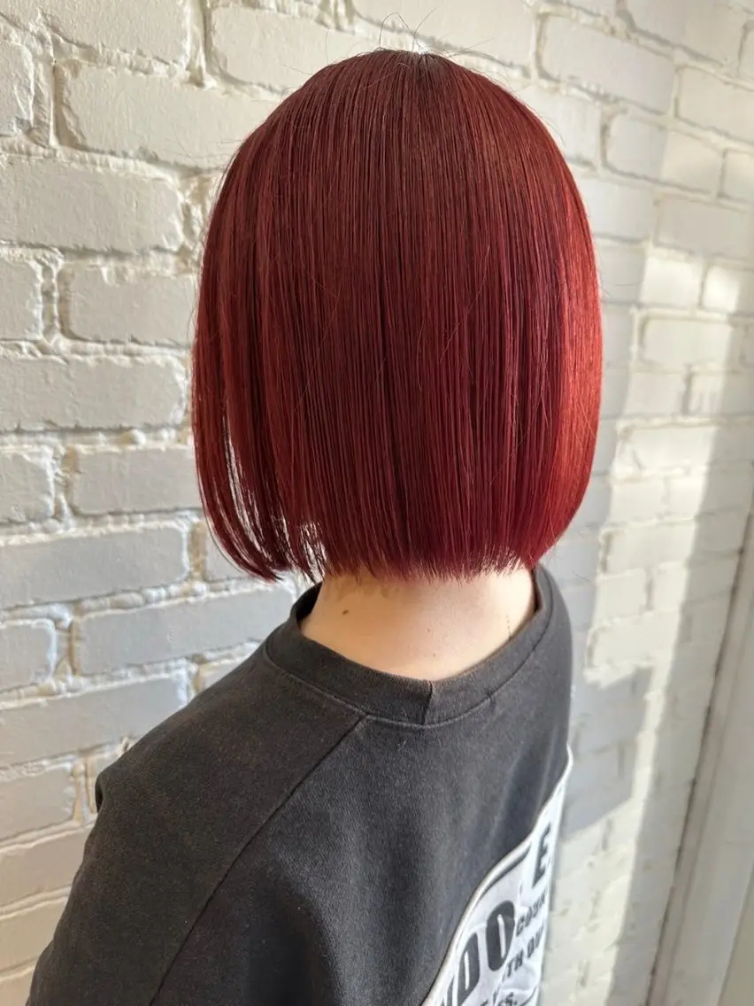 ショート カラー ブリーチ レッドカラー 💫レイヤーカット 💫ブリーチ💫サキのヘアスタイル