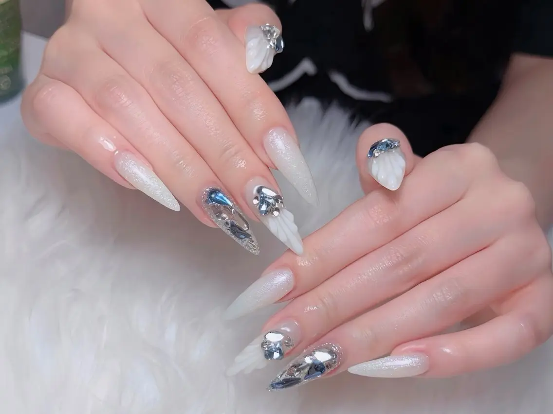 ネイル オーロラネイル ブルー フラッシュネイル フラワーネイル フットネイル ハンドネイル Rin Nail 新大久保店のネイルデザイン