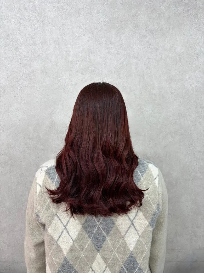 ロング カラー レッドカラー 倉澤 愛理のヘアスタイル