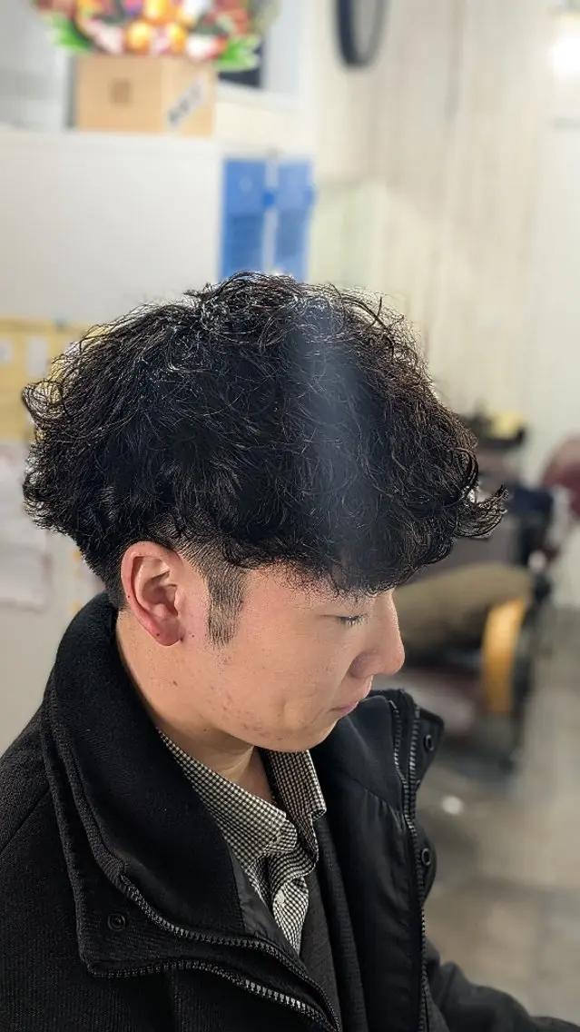 メンズ パーマ メンズパーマ 刈り上げ 波巻きパーマ カット パーマ トリートメント メンズパーマ/顔周り レイヤーカット/えののヘアスタイル