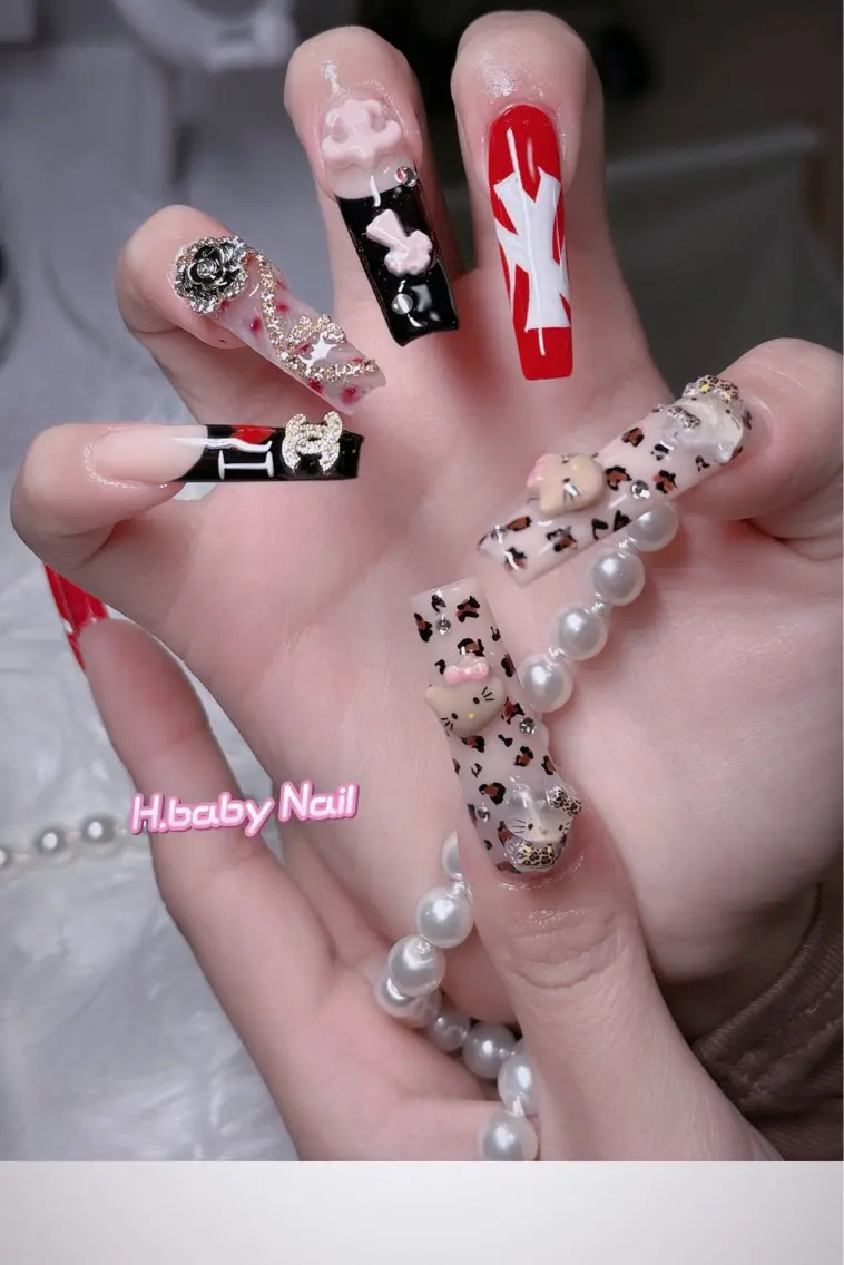 ネイル フレンチネイル ジェルネイル ハロウィン キラキラネイル 韓国ネイル H.baby Nail Salonのネイルデザイン