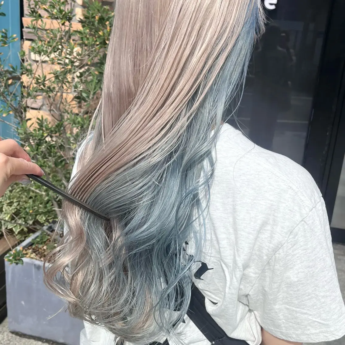 ロング カラー ブリーチ デザインカラー カット ヘアカラー トリートメント 伊藤 玲衣のヘアスタイル