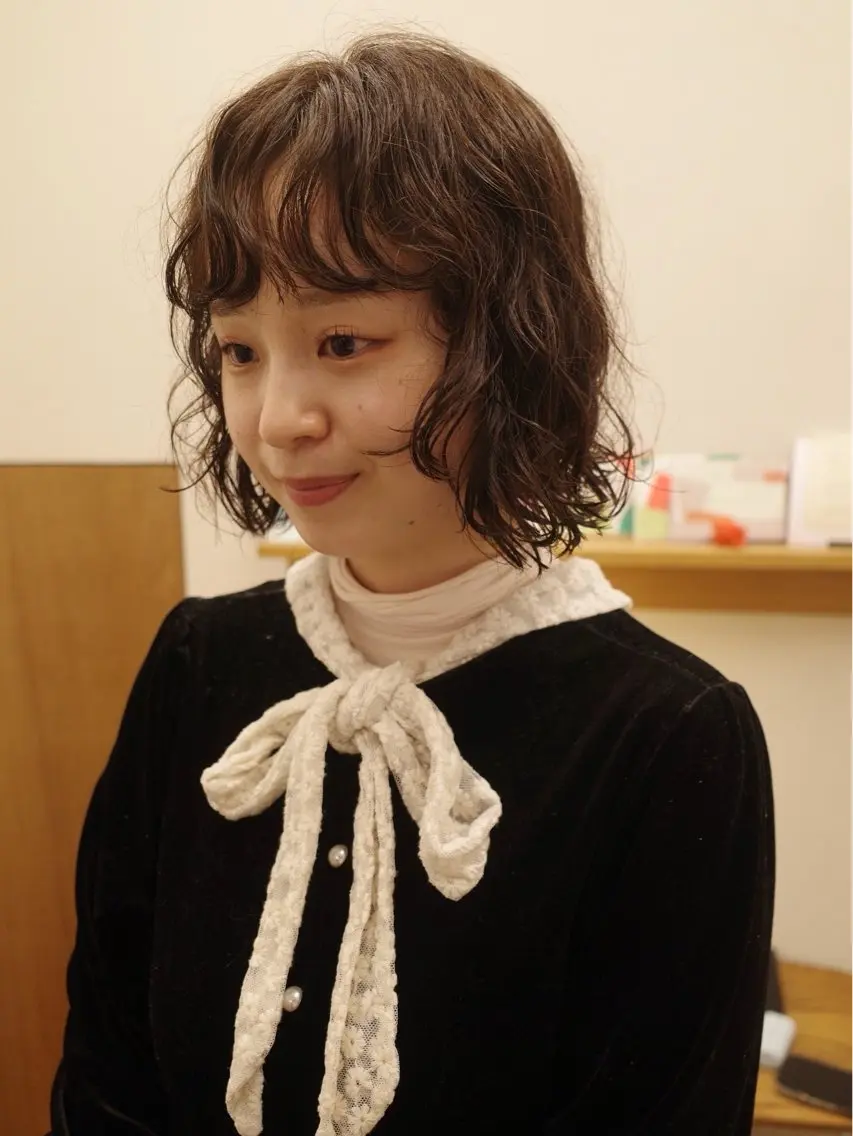 ショート カラー パーマ ベージュカラー オリーブベージュ ボブ くせ毛 パーマ 西山 紗耶香🪽 透明感カラー/ボブのヘアスタイル